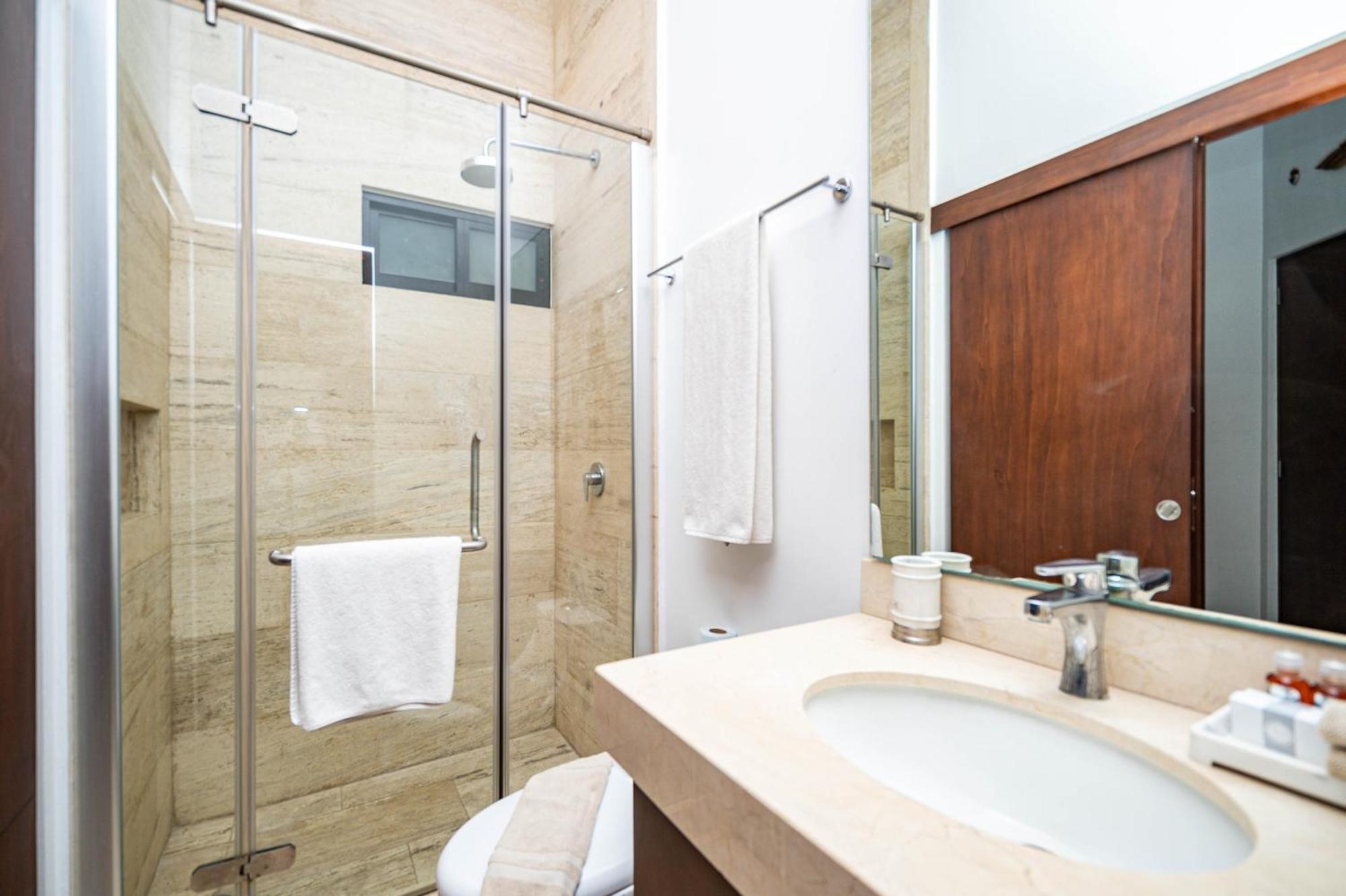 Lc5 - Beautiful 7 Minutes Walk From The Beaches *
